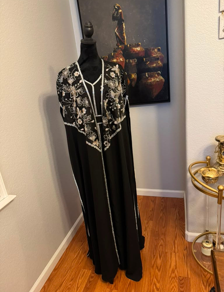 Hayat_Bisht_Black_1.jpg