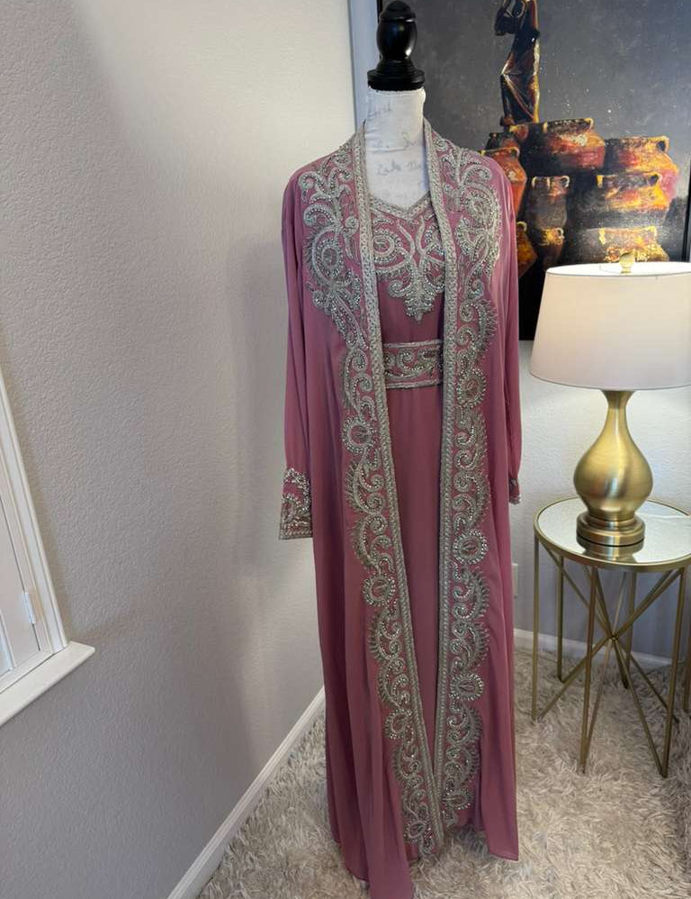 Shakira_Kuftan_pink_3.jpg