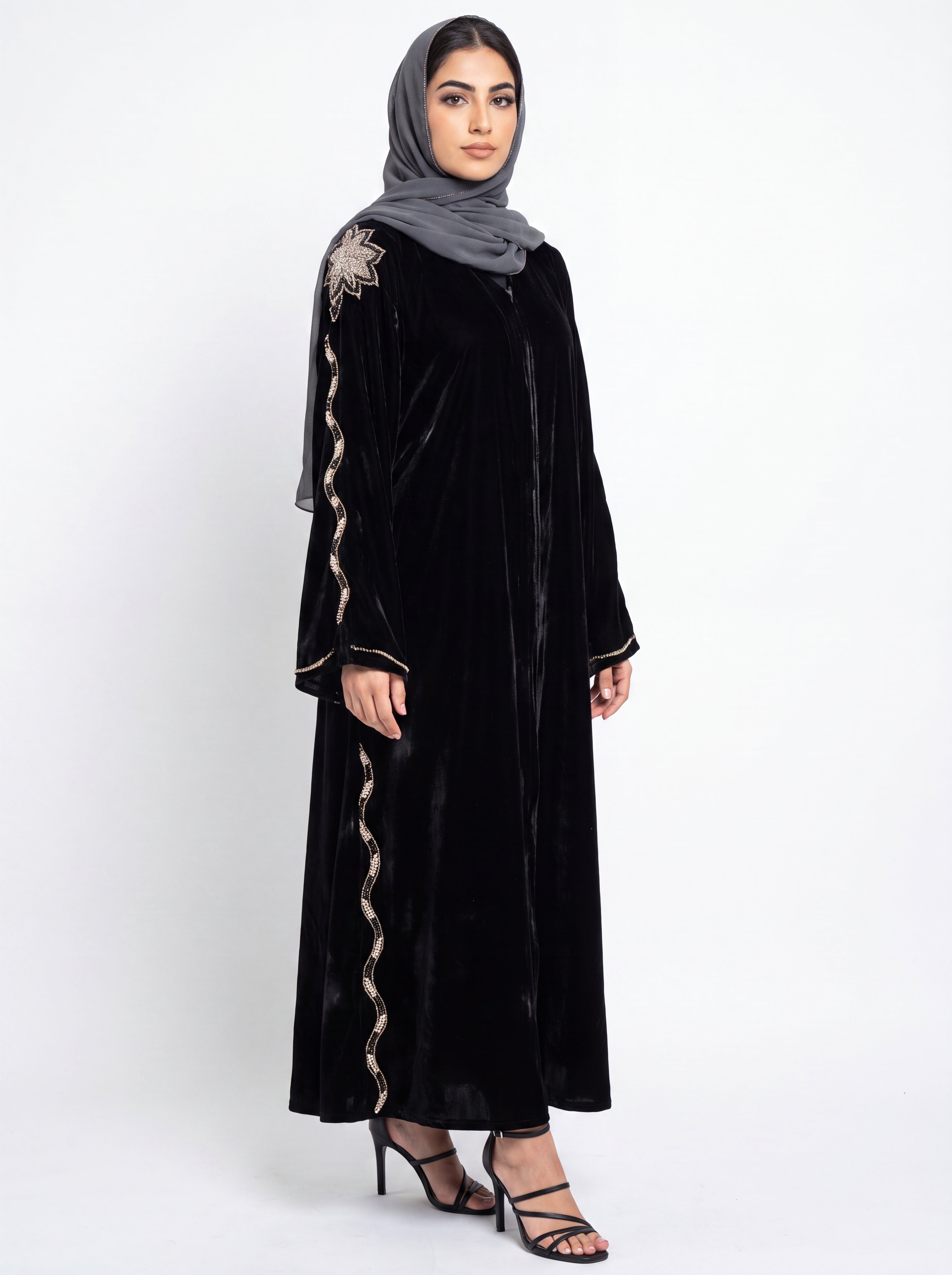 Huda Valvet Abaya Set